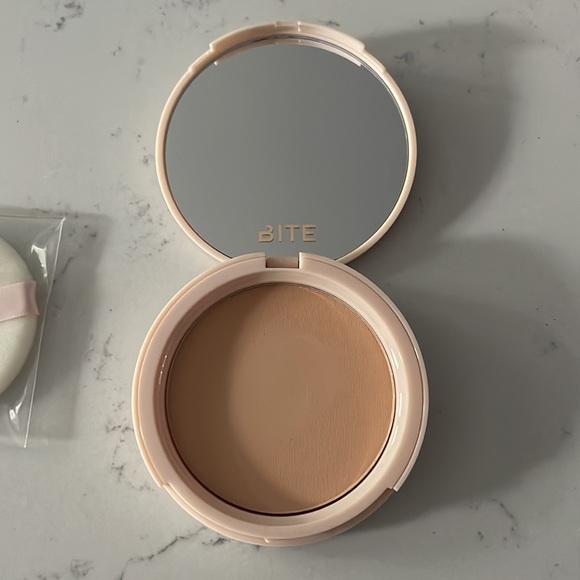 Bite Beauty Changemaker pressed powder in Medium shade (used-barely) - Picture 9 of 12